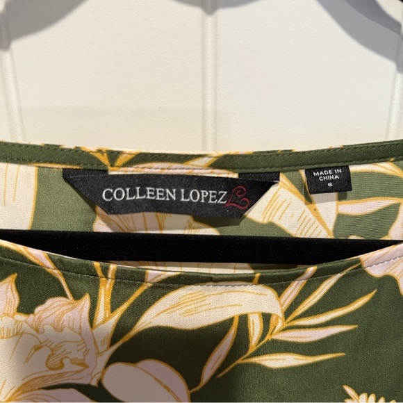 Silky Soft Green Floral Women's Blouse - Picture 3 of 7